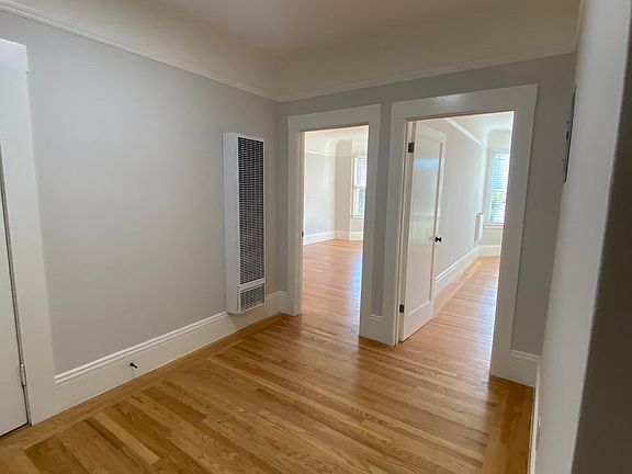 4th image of 744 Oak St APT 6