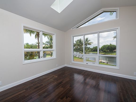 Gameroom with lakeview