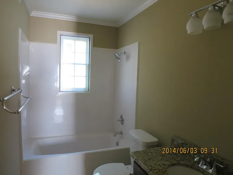1023 Scott St — Photo 2