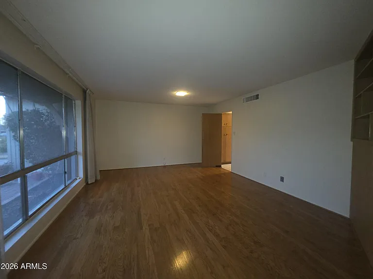 342 W Diana Ave — Photo 5