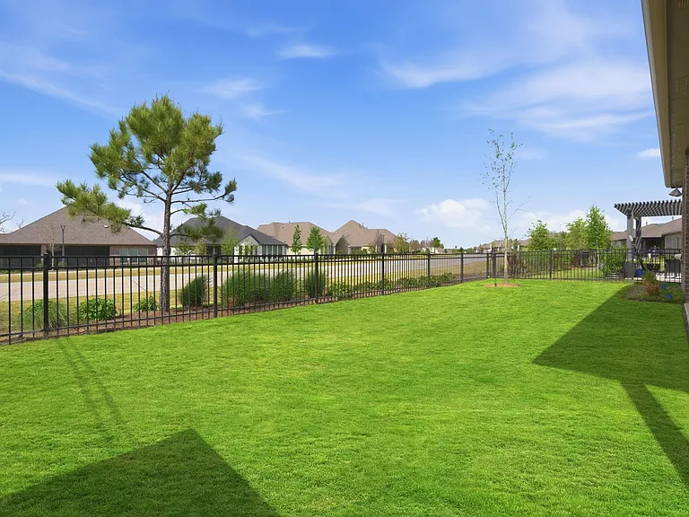 9727 Rockwell Dr — Photo 34