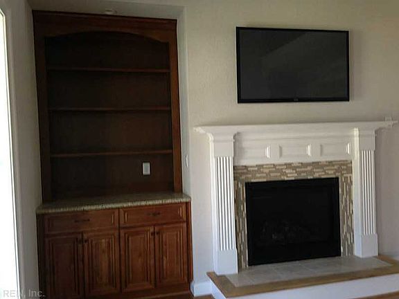 5th image of 405 Catalina Ct