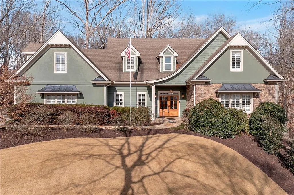 7 bed, 4.5 bath, 4470 sqft, $5,700 — Photo 2