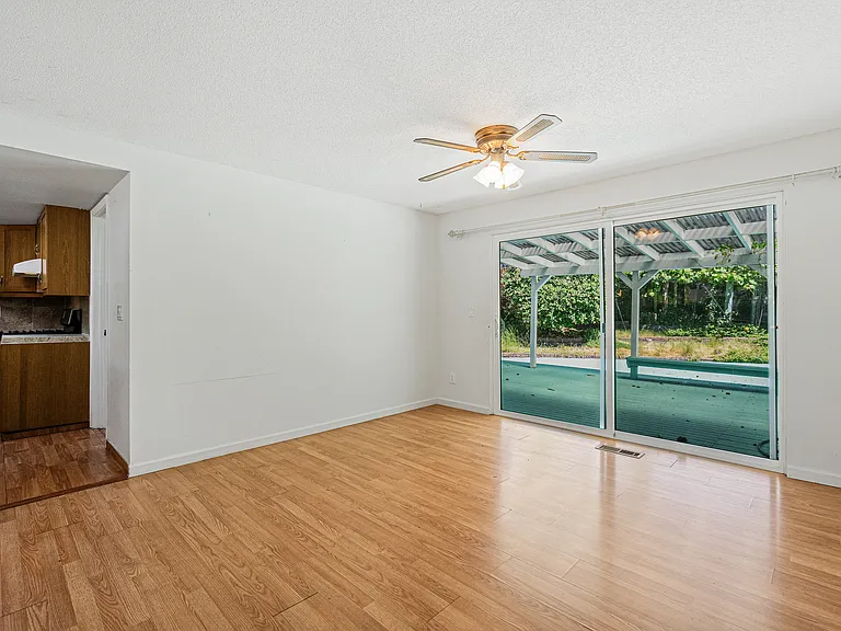10434 NE 16th Pl — Photo 13
