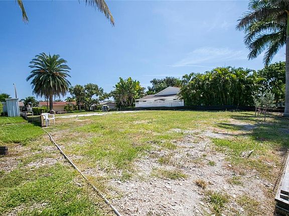 3rd image of 271 Julia Cir S