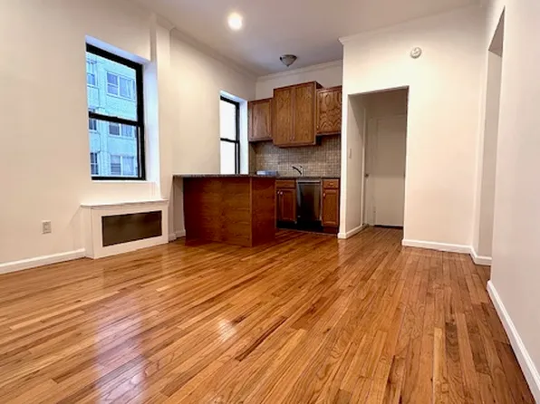 152 East 35th Street 3F image 3 of 14