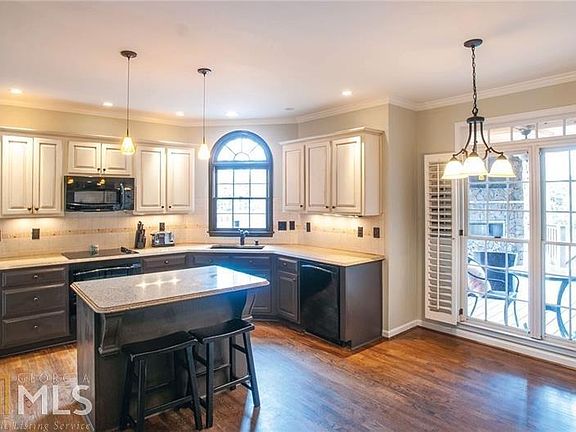 5th image of 2476 Devon Wood Way NE