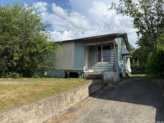 3rd image of 638 Belmont