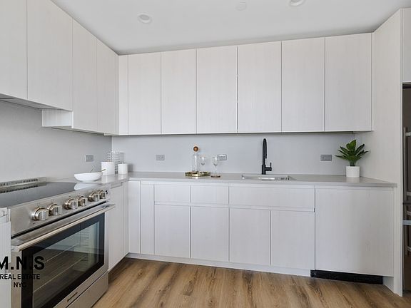 5th image of 4610 70th St #1001