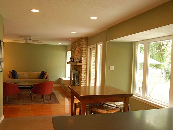 3rd image of 1911 Sunny Brook Dr