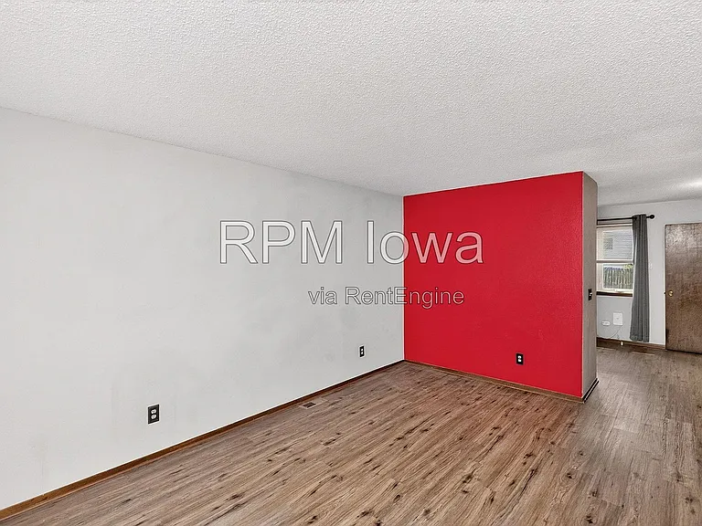 1614 NW Applewood St — Photo 9