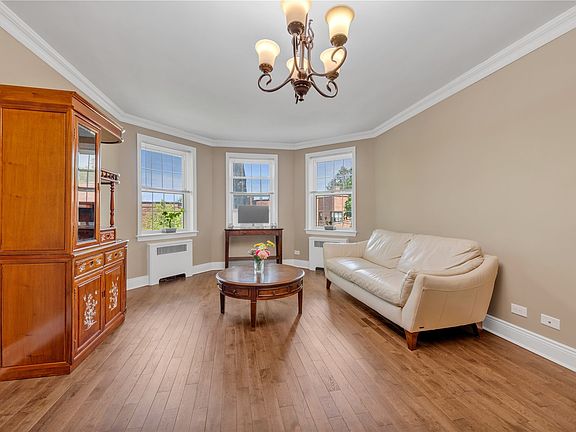 3rd image of 90 Knightsbridge Rd APT 4N