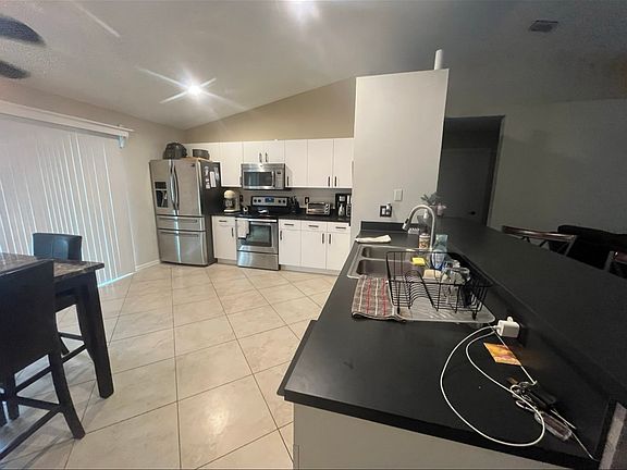 4th image of 211 Manasota St