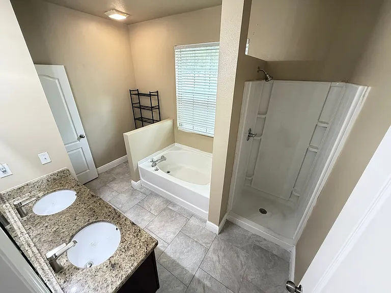2411 Grasmere View Pkwy N — Photo 25