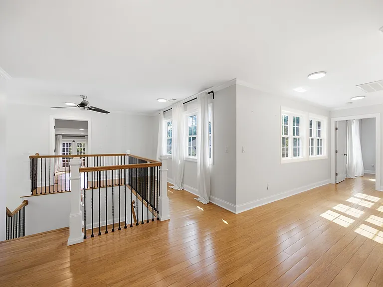 1 Fairhills Dr — Photo 8