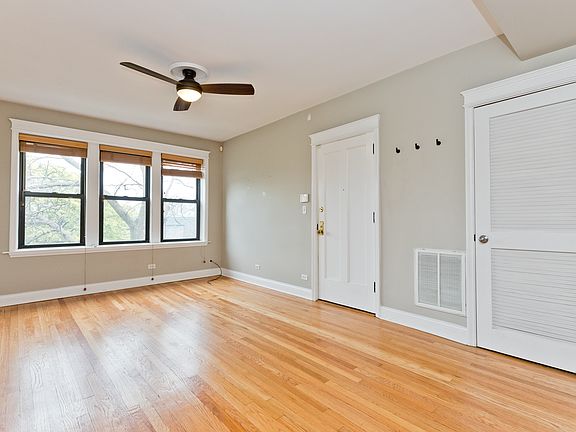 4th image of 2723 W Wellington Ave #3