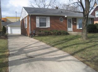 551 N 107th St, Wauwatosa, WI 53226