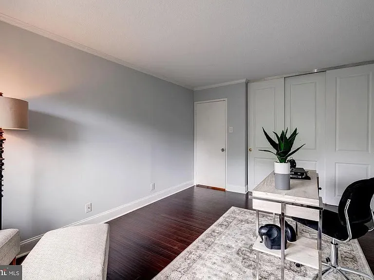 203 Yoakum Pkwy #821 — Photo 2