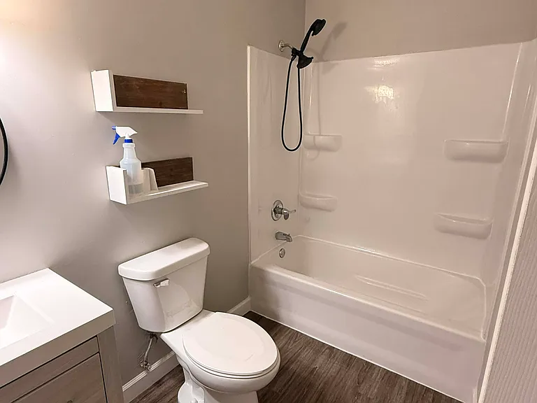 1236 Gilbert Ln — Photo 3