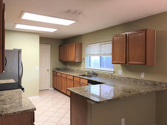 2nd image of 108 Oxford Dr