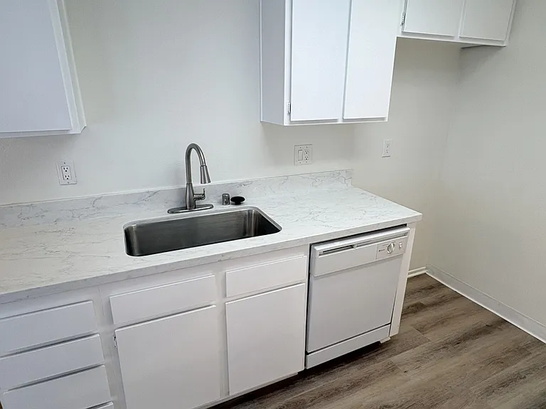 1210 S Sharon Cir #17 — Photo 7