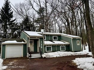 9 Sassafras Rd, Lake Harmony, PA 18624