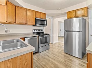 3967 S 41st St, Greenfield, WI 53221