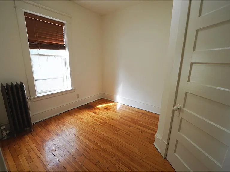 Oxford Street Apartments — Photo 13
