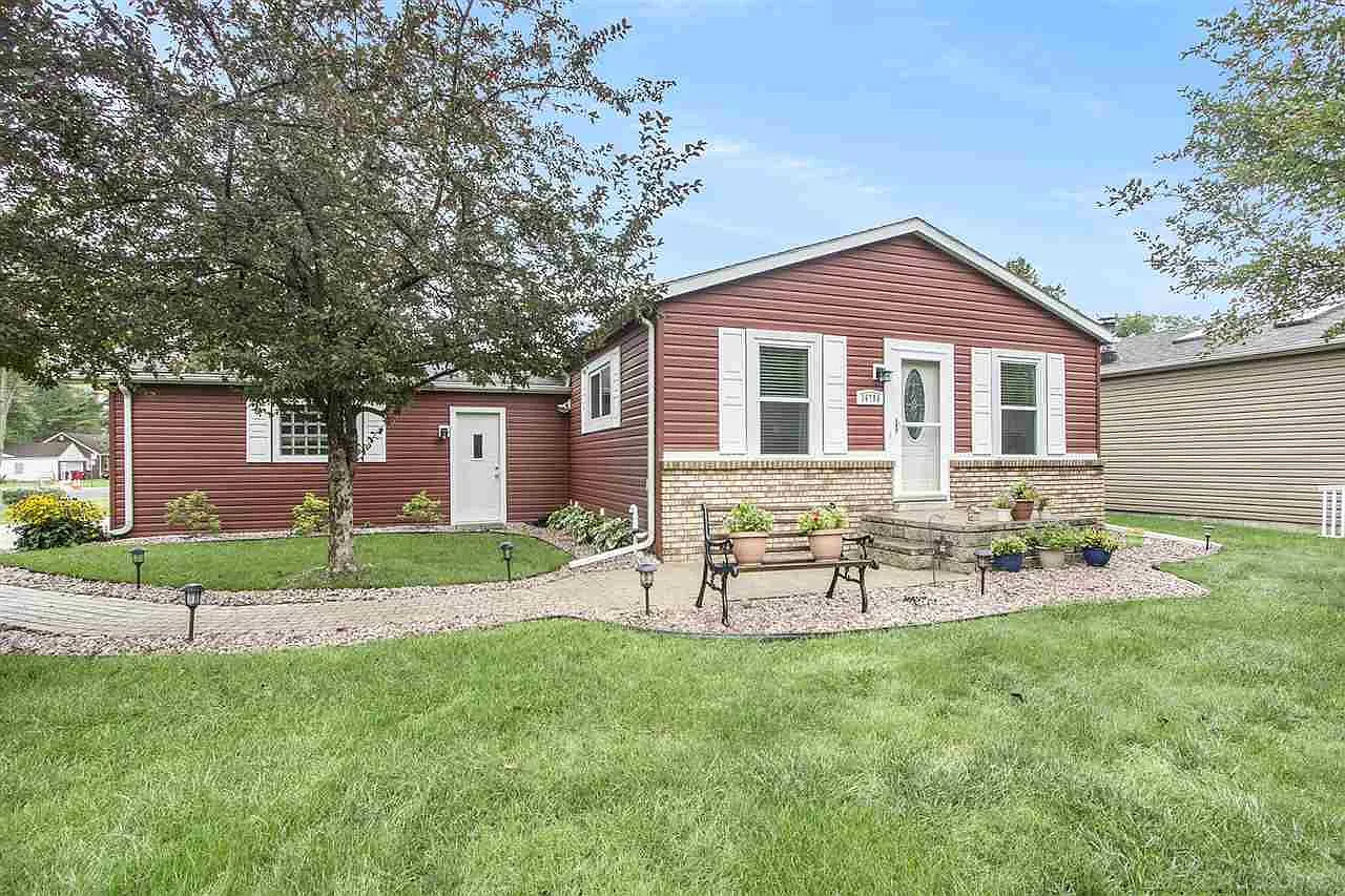 36784 Jefferson Ave photo 1