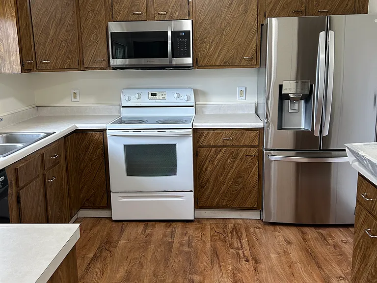 103 W Paul St — Photo 22