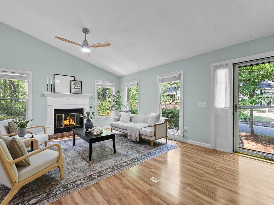 1st image of 5 Briarfield Ct