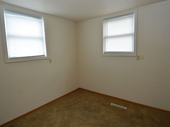3rd image of 1114 Park Dr #3