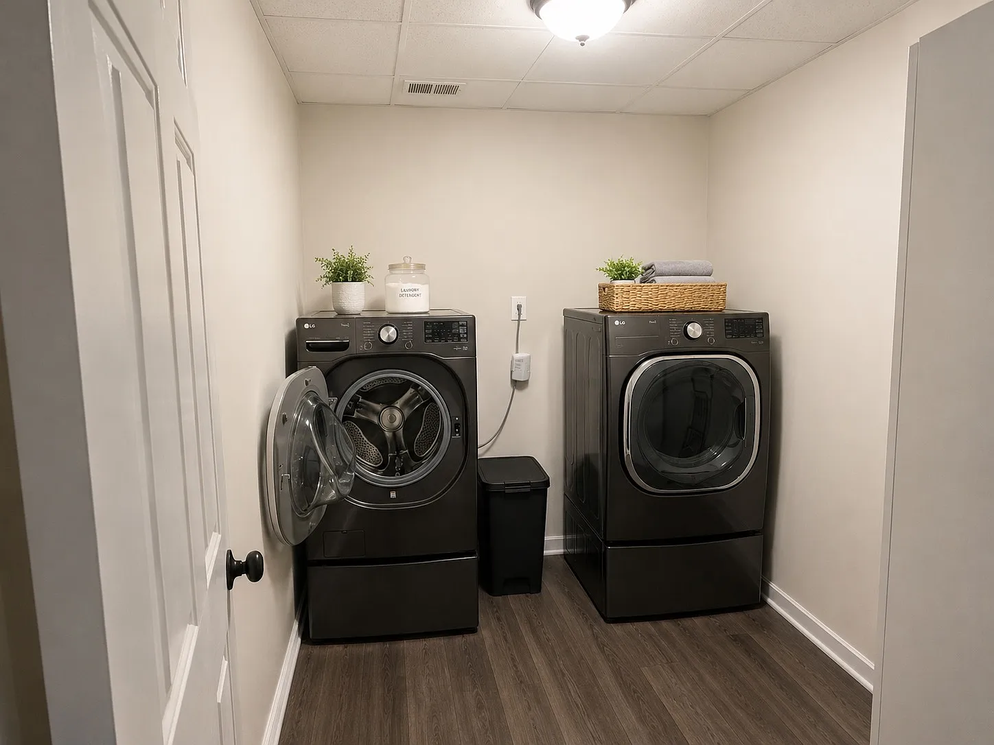 1 bed, 1200 sqft, $1,300 — Photo 2