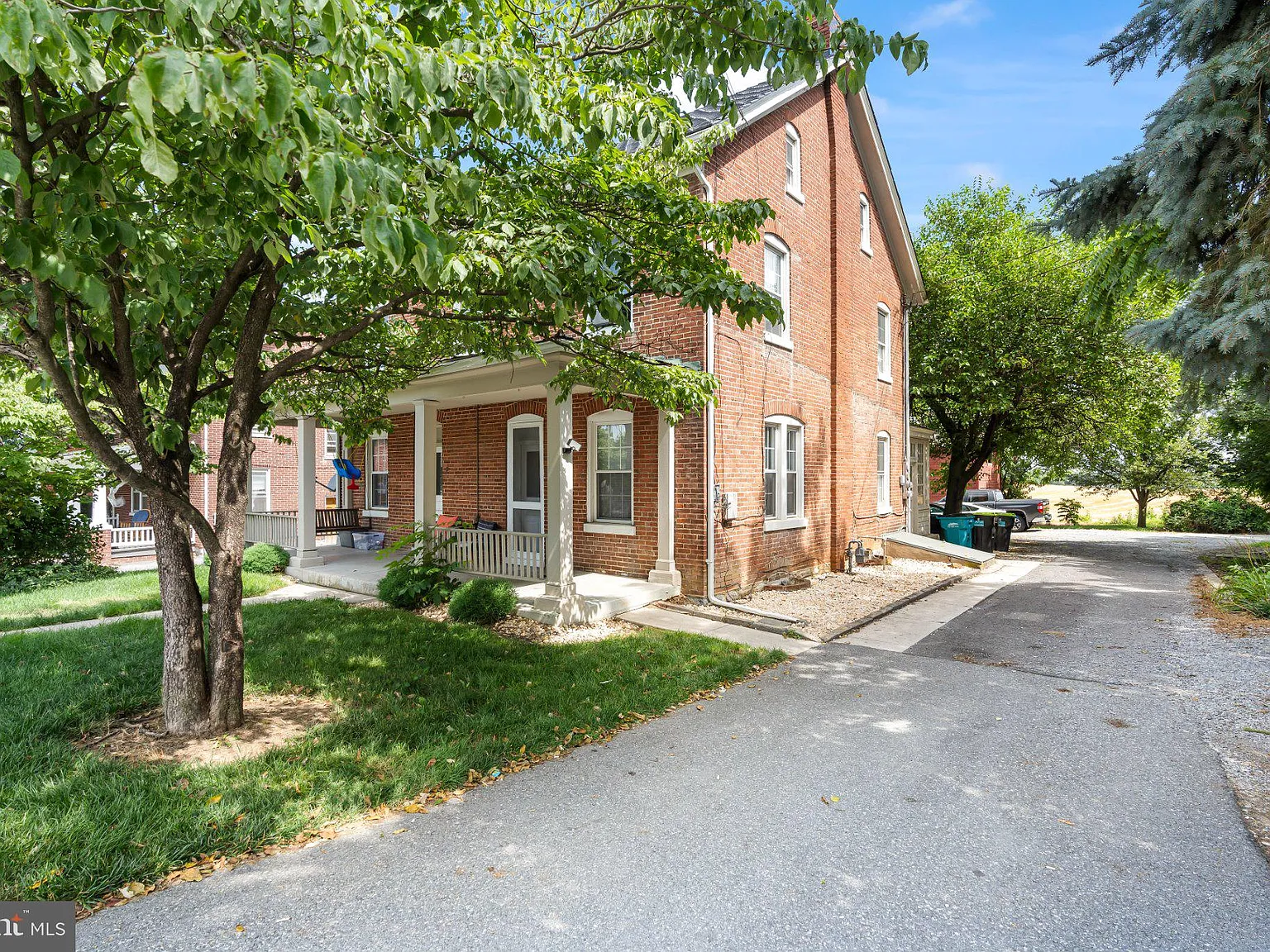 2 bed, 1.0 bath, 950 sqft, $1,375 — Photo 1