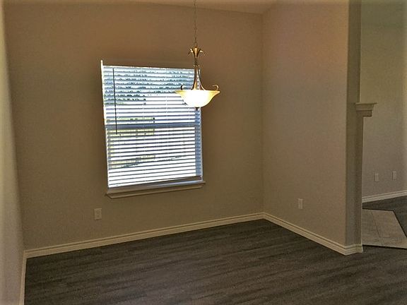 2nd image of 3014 Knightsbridge Ln