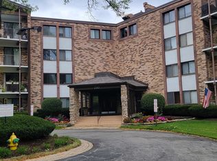 250 W Parliament Pl APT 313, Mount Prospect, IL 60056