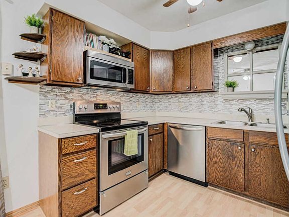 4th image of 702 Vine Ct