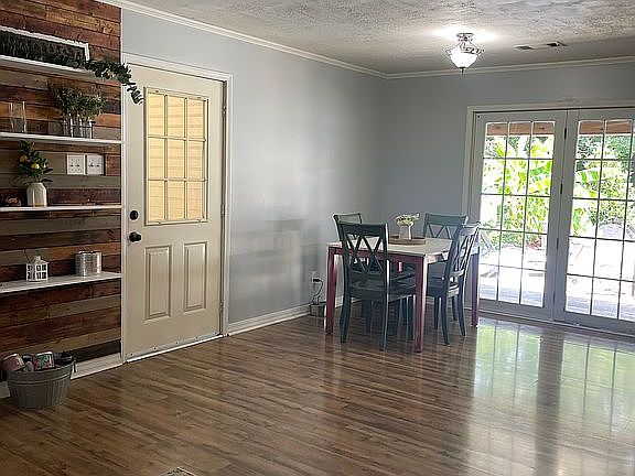 5th image of 10436 Arkansas St