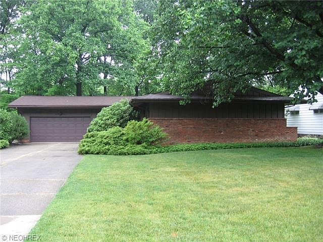 1st image of 30101 Meadowbrook Dr