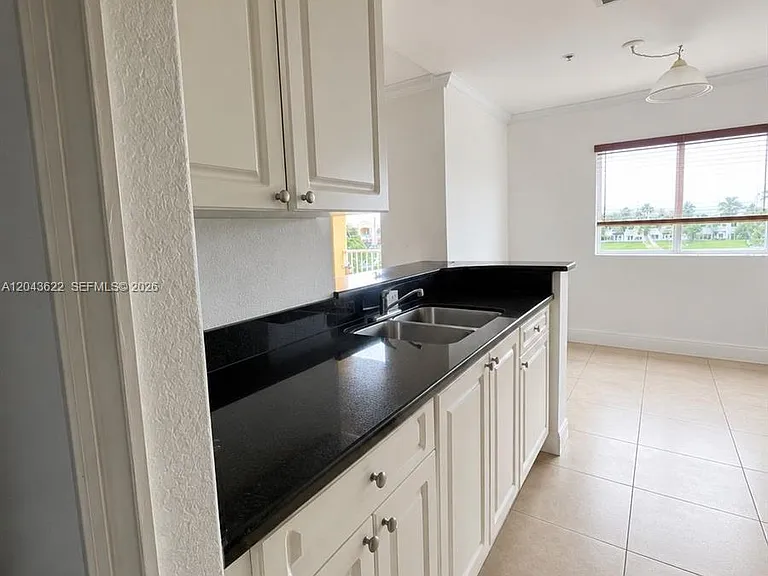 21100 SW 87th Ave #304 — Photo 5