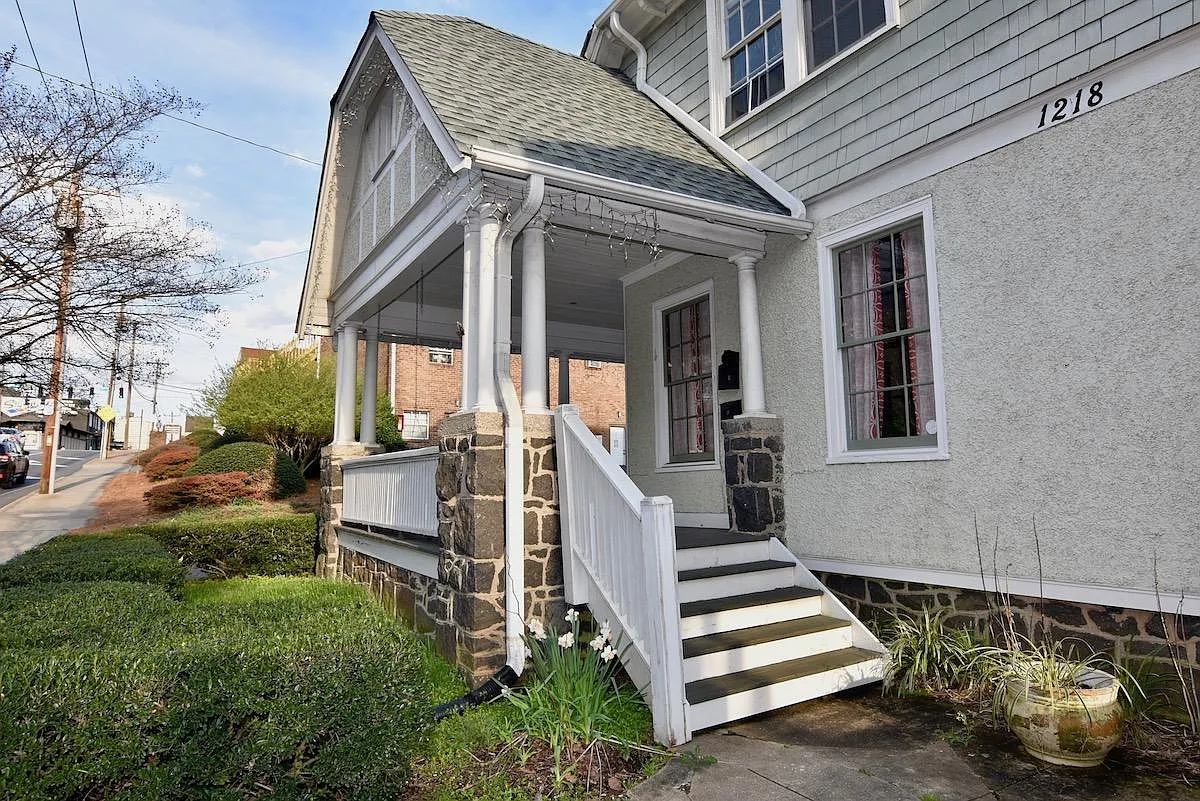 1218 W 1st St — Photo 1