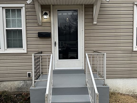 2nd image of 1108 Grenshaw Dr