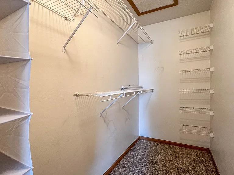 2119 Bridgewater Cir — Photo 17