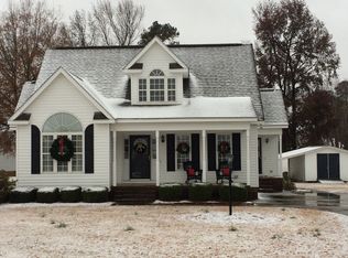 66 Manor Ave, Selma, NC 27576