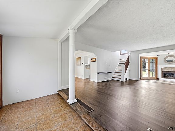 5th image of 80 Mayville Ave