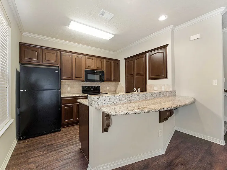 503 Forest Dr — Photo 5
