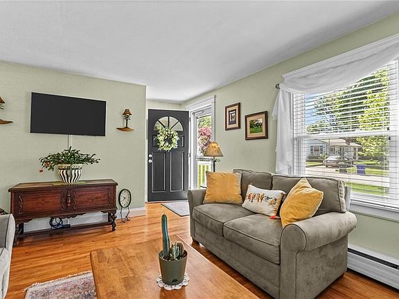 4th image of 79 Beach Rd