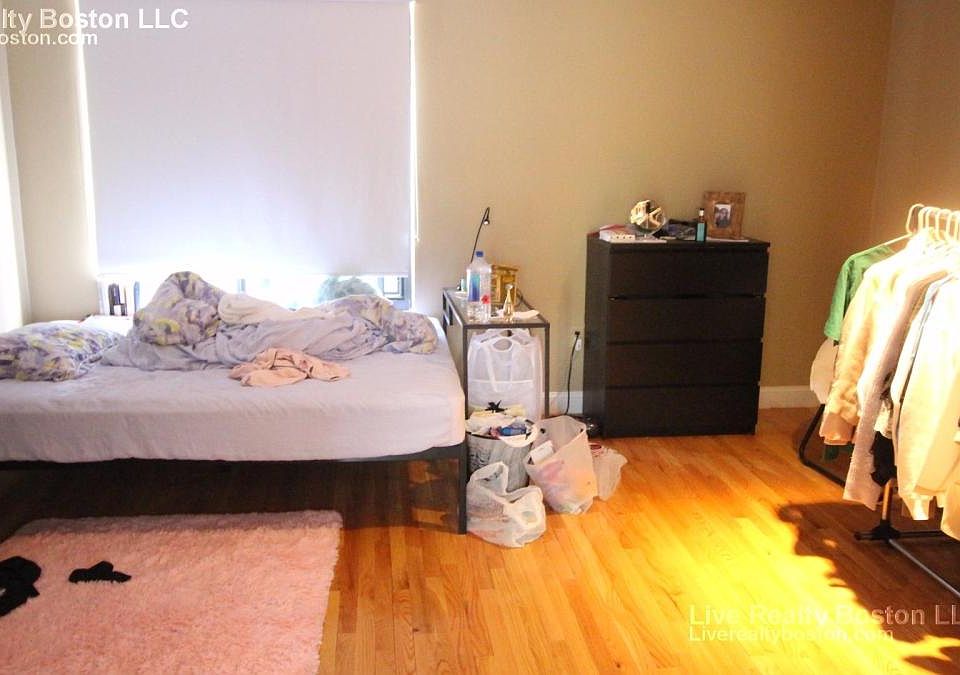 2nd image of 127 Brainerd Rd
