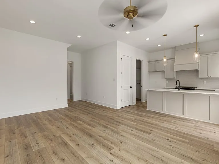 805 Broyles St #105 — Photo 10