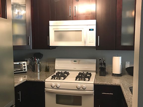 5th image of 5325 Newcastle Ave Unit 244